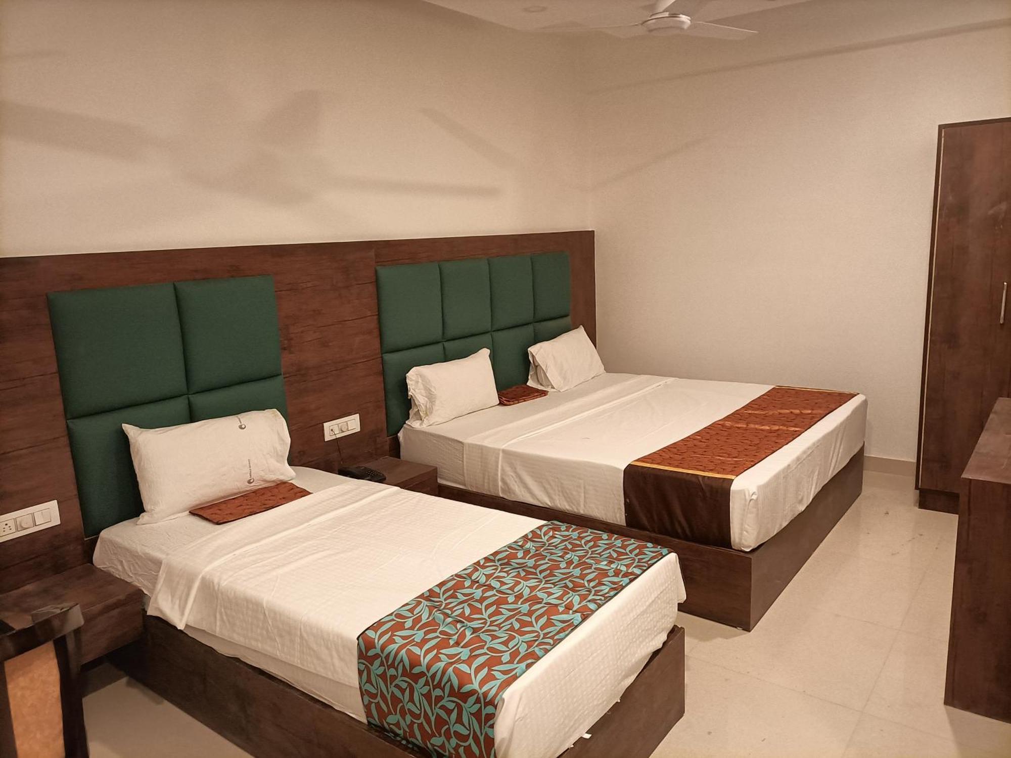 Hotel Vista Premium Tark A Family Hotel Near Igi Airport Delhi New Delhi Exterior photo